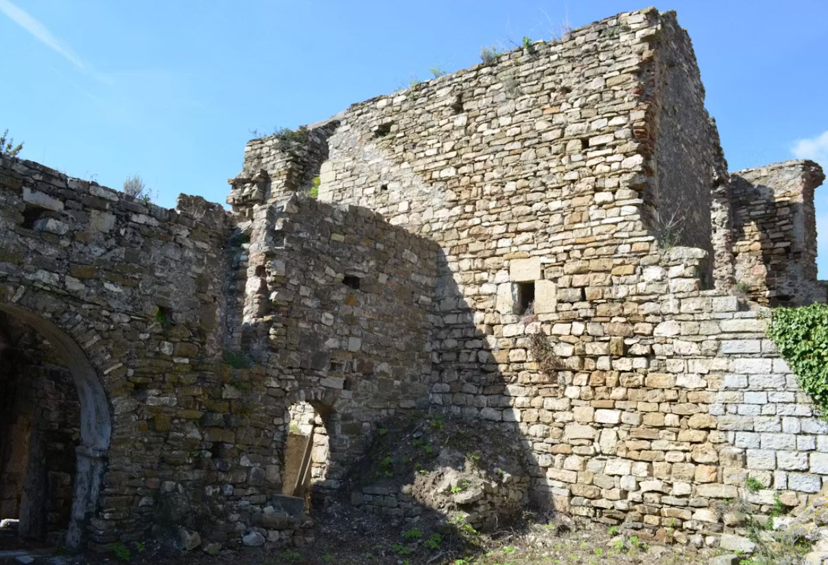Ruderi Castello di Andora, Italy